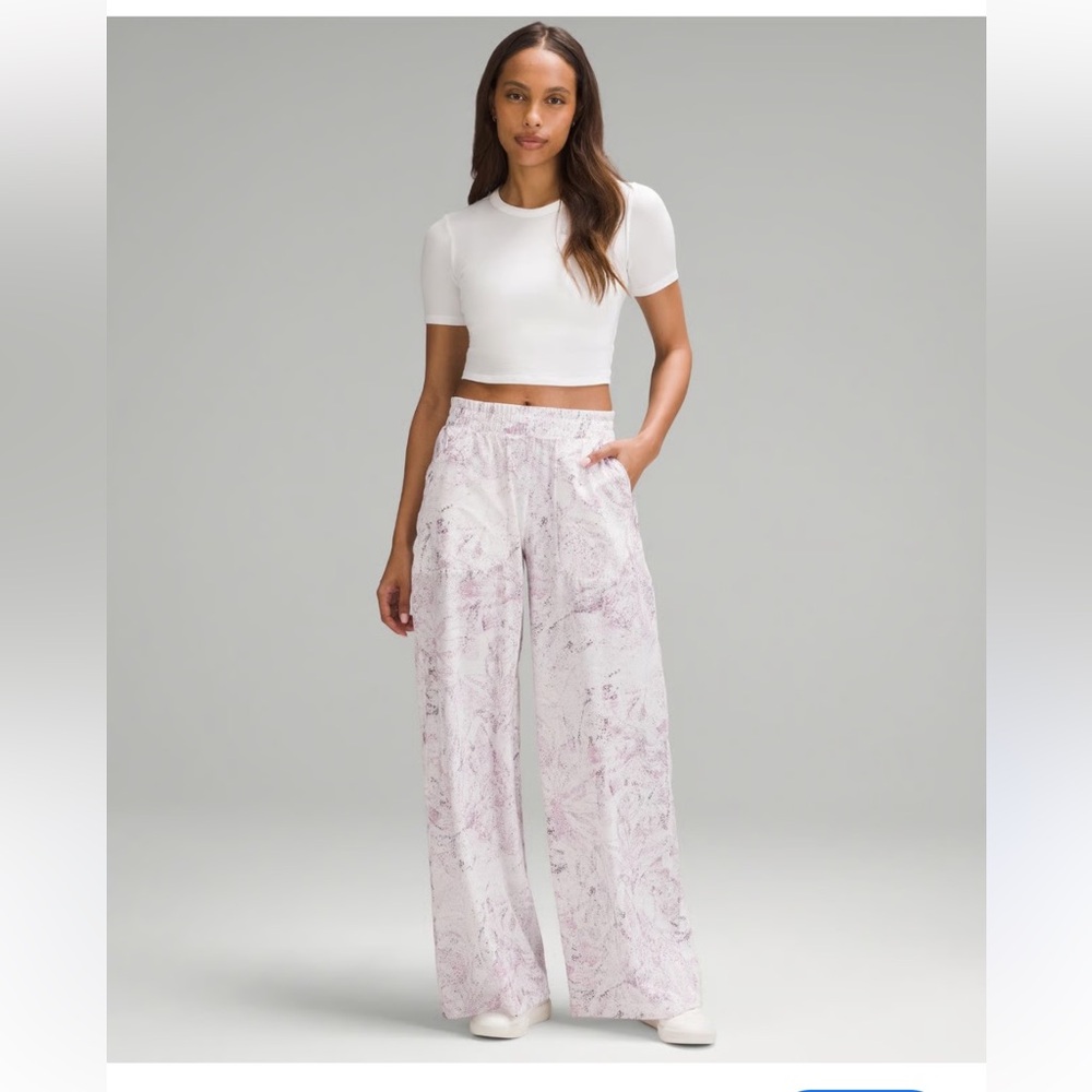 Lululemon Swift Mid-Rise Wide Leg Pant